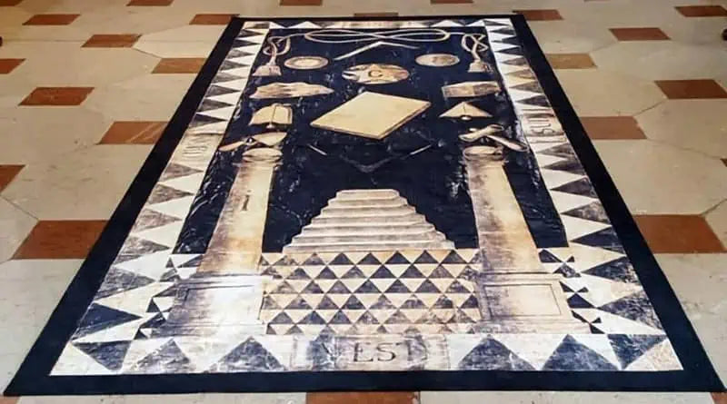 Uma Viagem Maçónica Além da Vida